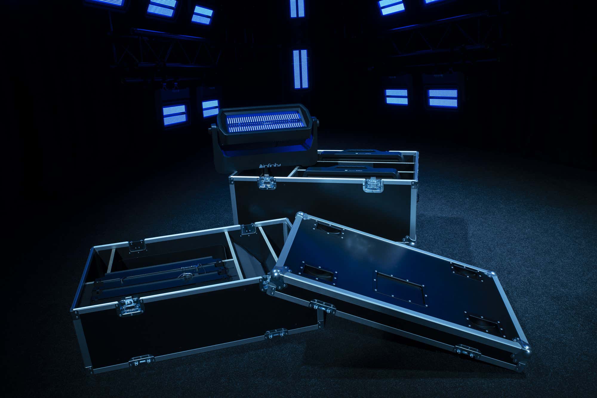 Infinity Case f. 3x Raccoon S420/4 + W40/4 - Infinity | Bellalite Infinity Case f. 3x Raccoon S420/4 + W40/4 - Infinity | Bellalite